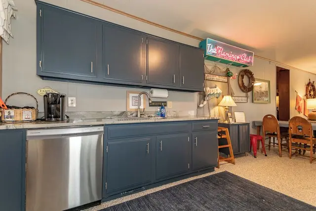 Pearl Beach Lakehouse: Back Patio Room Kitchenette