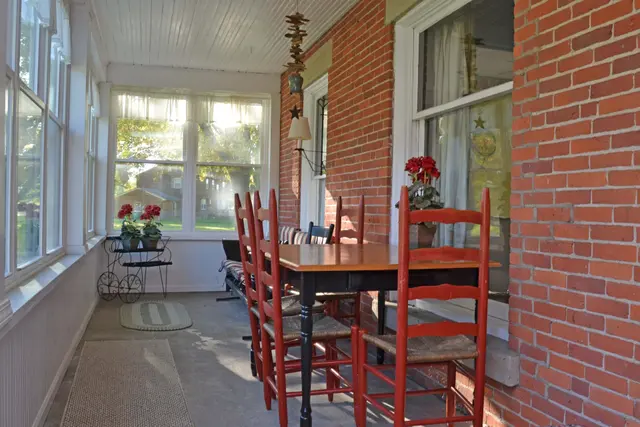 Pearl Beach Lakehouse: Front Patio 1