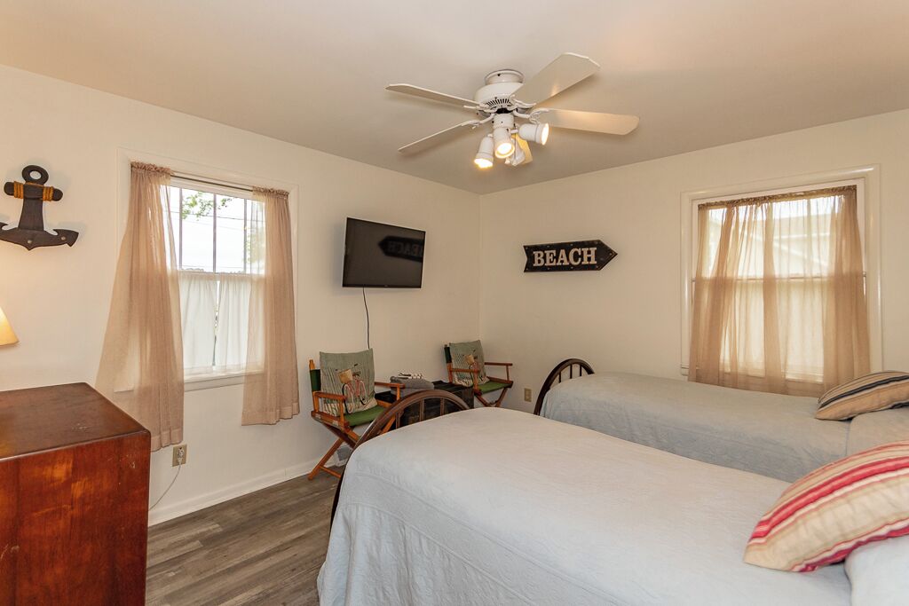 Lakehurst Bungalow - Photo 8